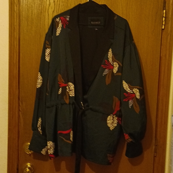 Beautiful. Jacket - Picture 2 of 3